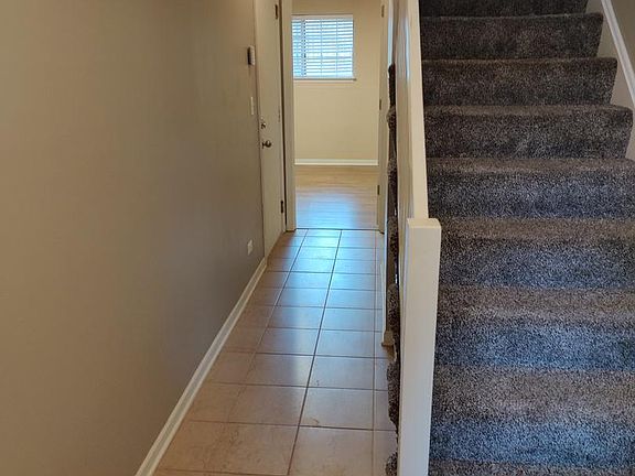 4th image of 818 W Saint Johns Pl