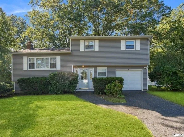 30 Starfire Drive, Centereach, NY 11720