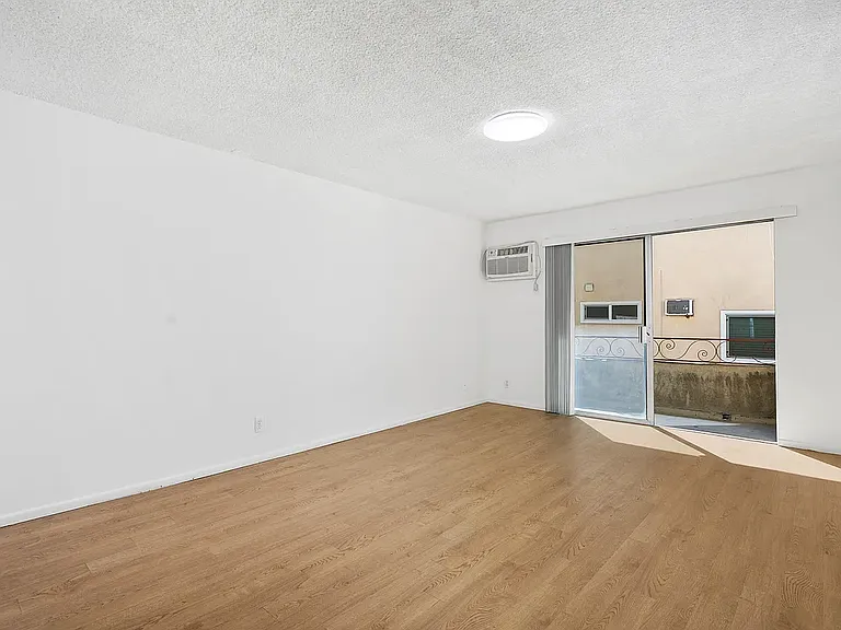Goshen Apartments — Photo 14