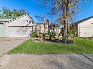 4215 Willow Beach Dr, Houston, TX 77072
