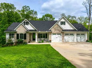 2292 Forest Reed Pl, Le Claire, IA 52753