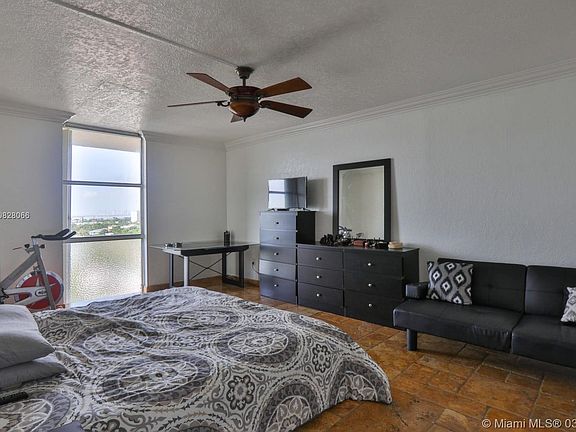 4th image of 2350 NE 135th St APT 1506