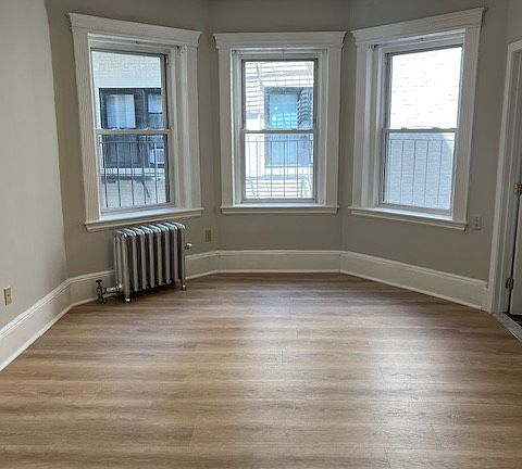 3rd image of 42 Hemenway St #28