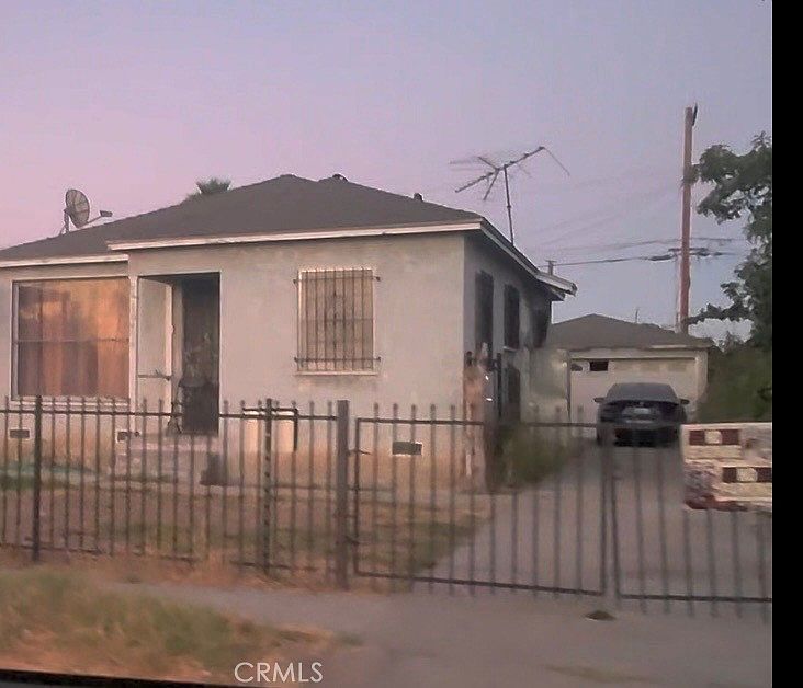 1st image of 10414 Juniper St
