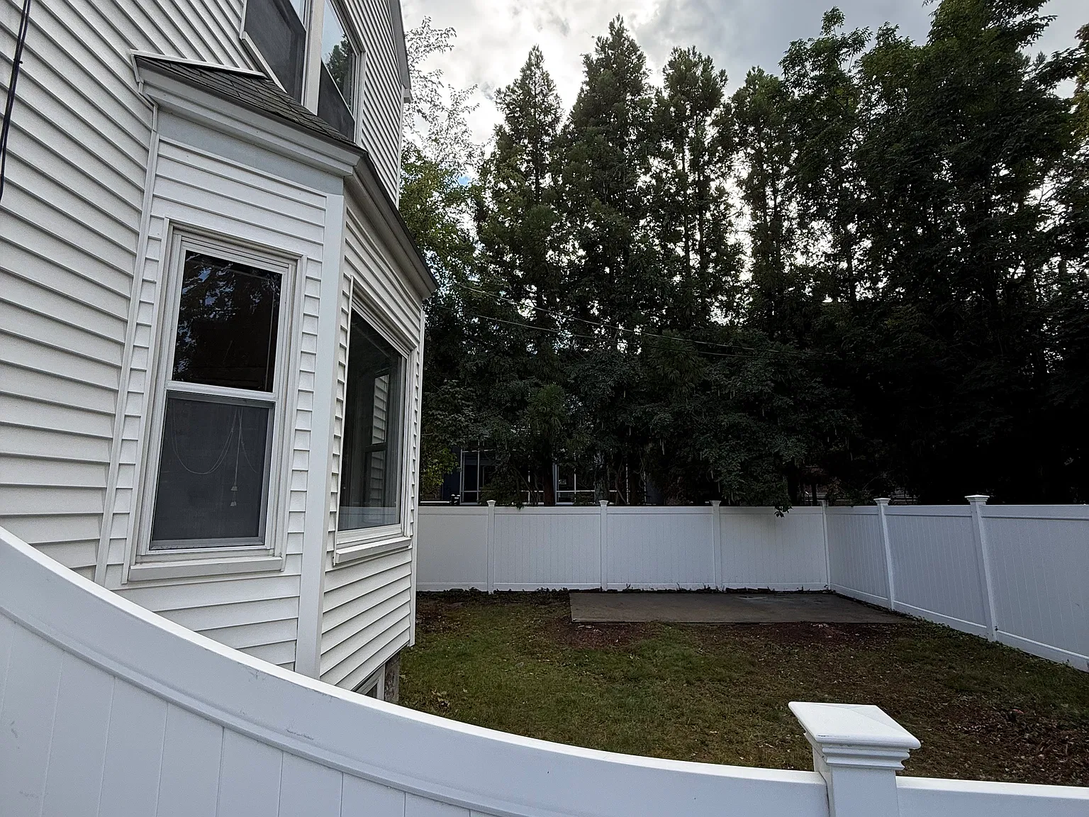 4 bed, 2.5 bath, 2500 sqft, $4,950 — Photo 2
