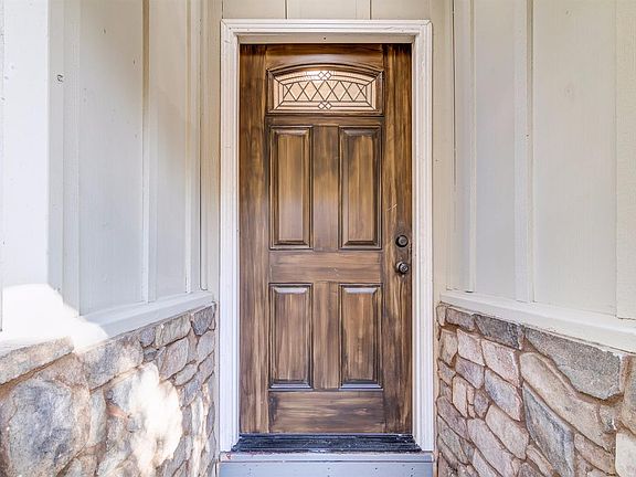 3rd image of 6804 Burdett Way