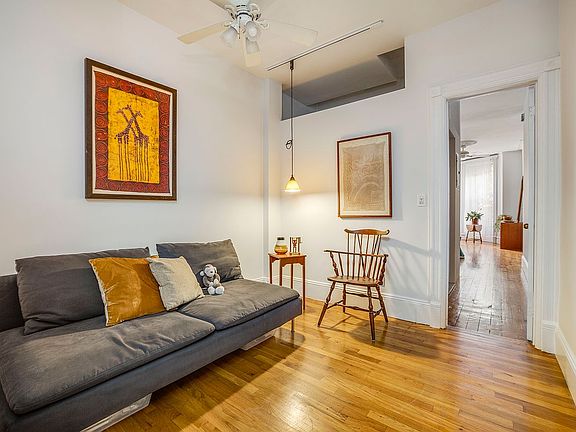 5th image of 498 11th St APT 1L