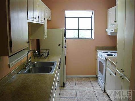 4th image of 1081 Rockbrook Ct #3