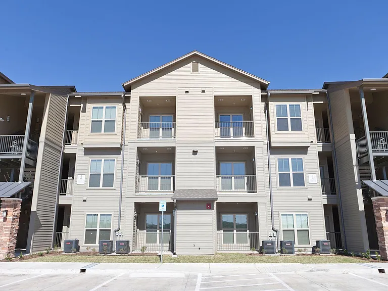 Santa Anna Apartments — Photo 23