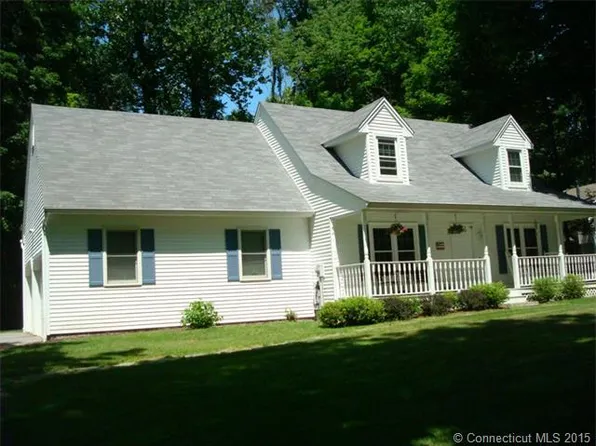 4 Cortland Dr, New Milford, CT 06776