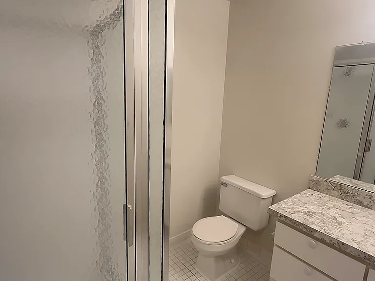 Lakeside Village Apartments — Photo 127
