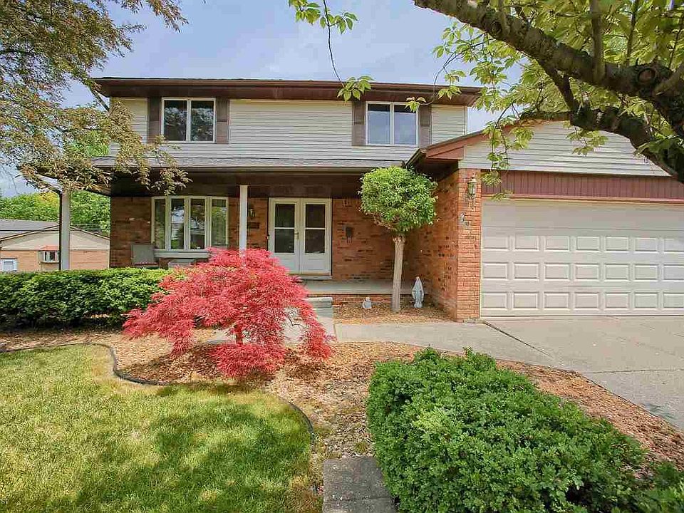 1st image of 700 Cumberland Dr