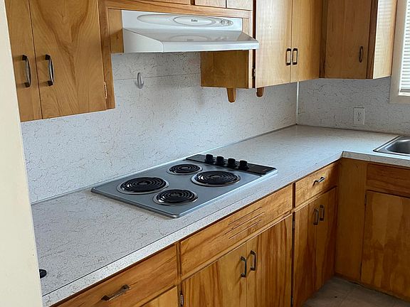3rd image of 1119 E 2nd St #1119