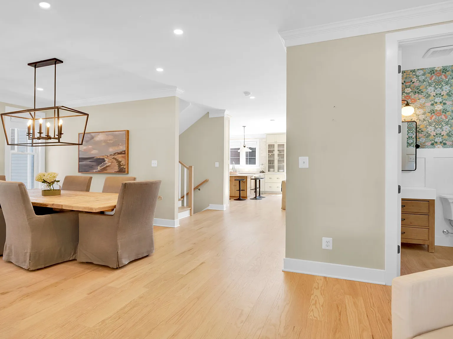 4 bed, 4.5 bath, 4000 sqft, $12,000 — Photo 3
