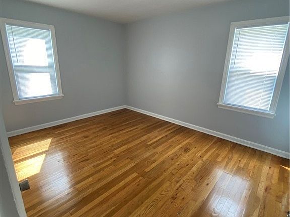 4th image of 110 Southwick Dr