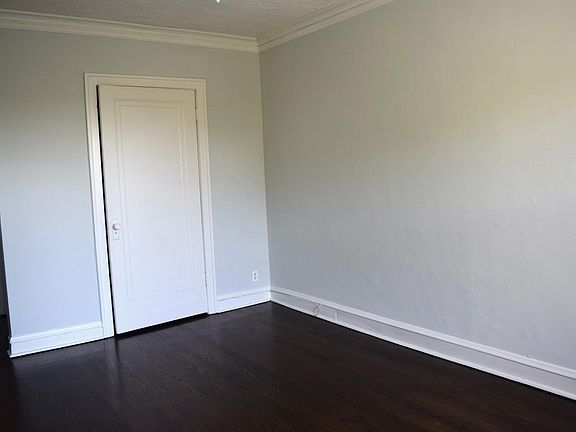 4th image of 2334 W School St #3