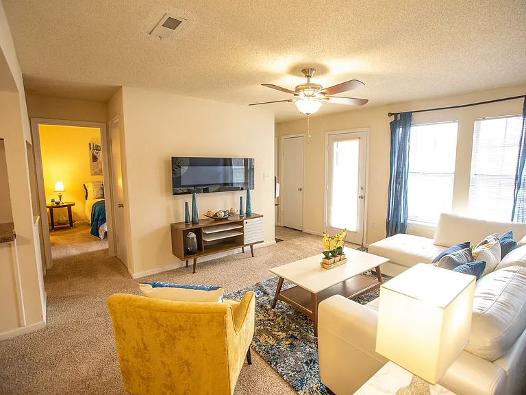 Woodbriar Apartment Homes — Photo 32