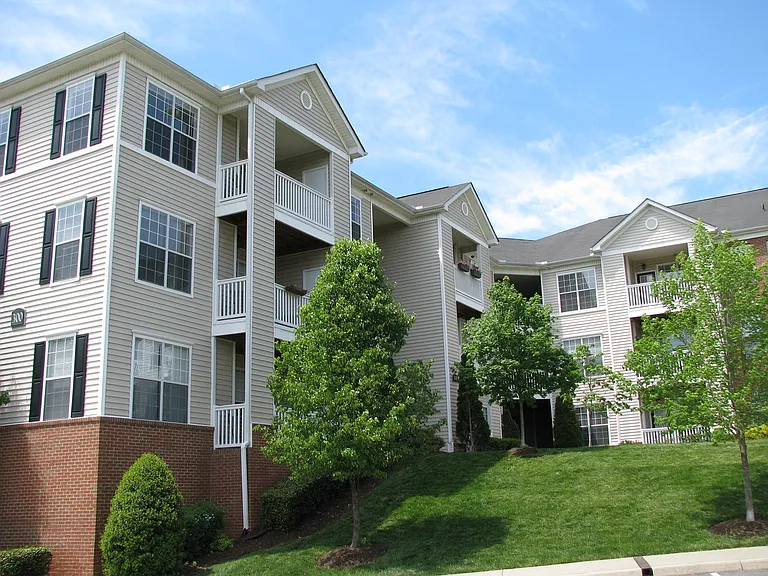 260 Riverbend Dr #4B — Photo 7