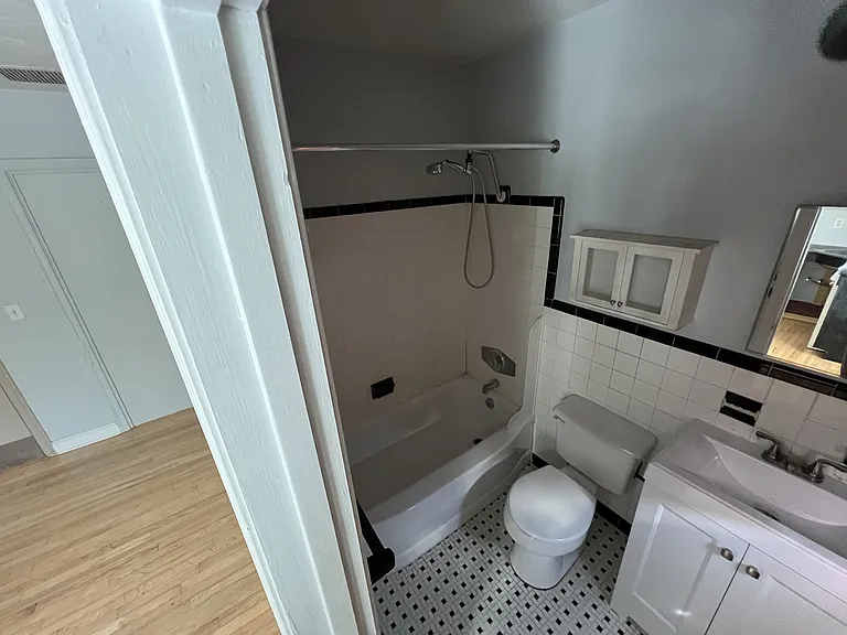 617 Hillcrest St #A — Photo 3