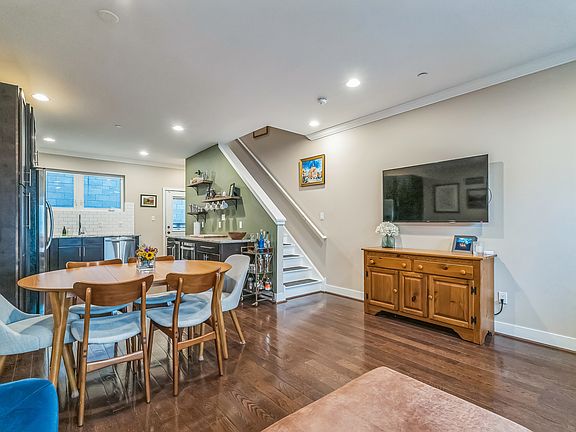 5th image of 219 Green St