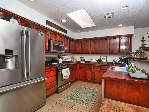 4th image of 2661 S Mimosa Ave