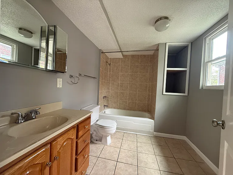 2-300 Thornton Ave #2 — Photo 4