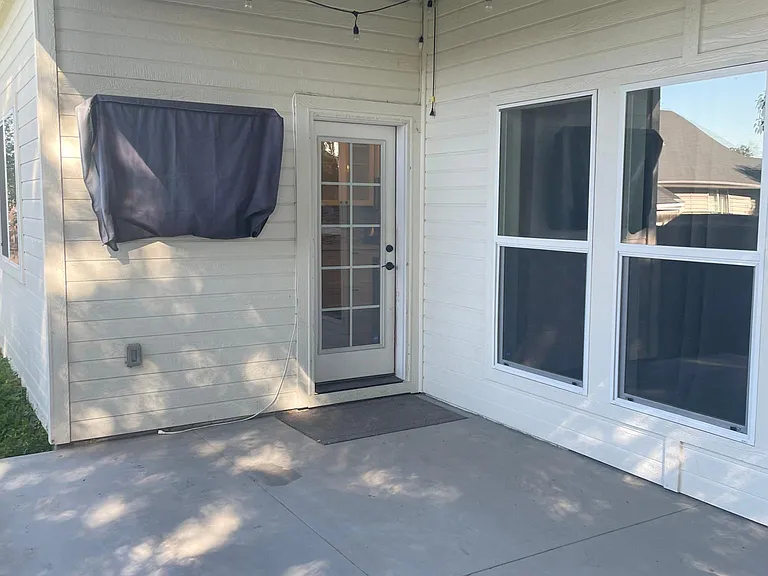 Covered patio with outdoor TV Included