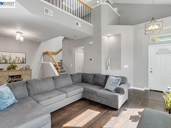 4th image of 97 Del Sur St