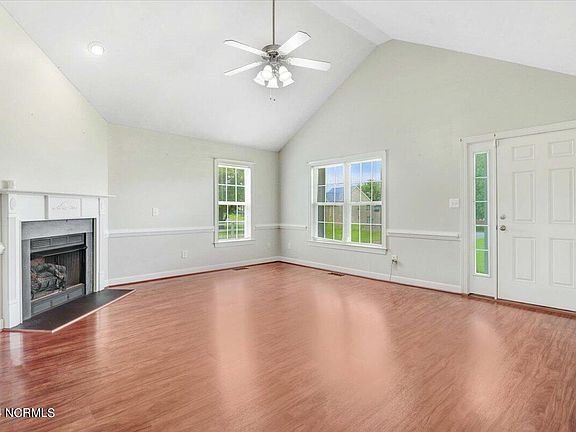 4th image of 204 Ellington Way