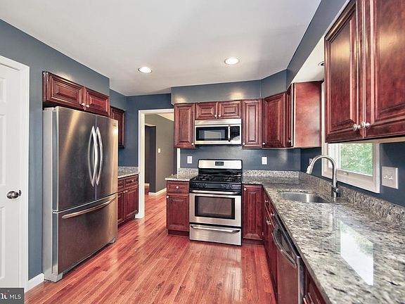 3rd image of 4405 Baneberry Dr