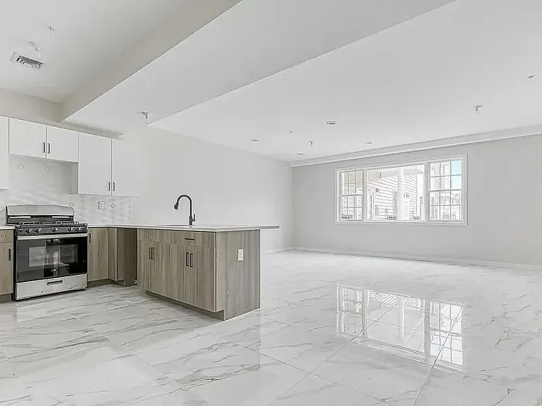 127 Spring St #201 — Photo 3