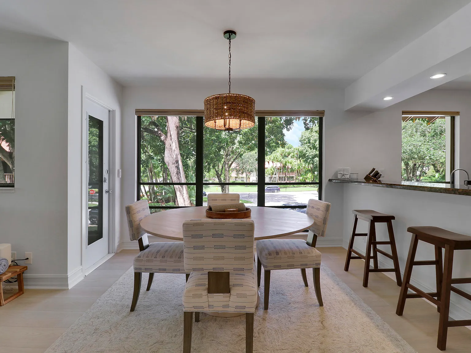 2 bed, 2.0 bath, 1366 sqft, $3,200 — Photo 4