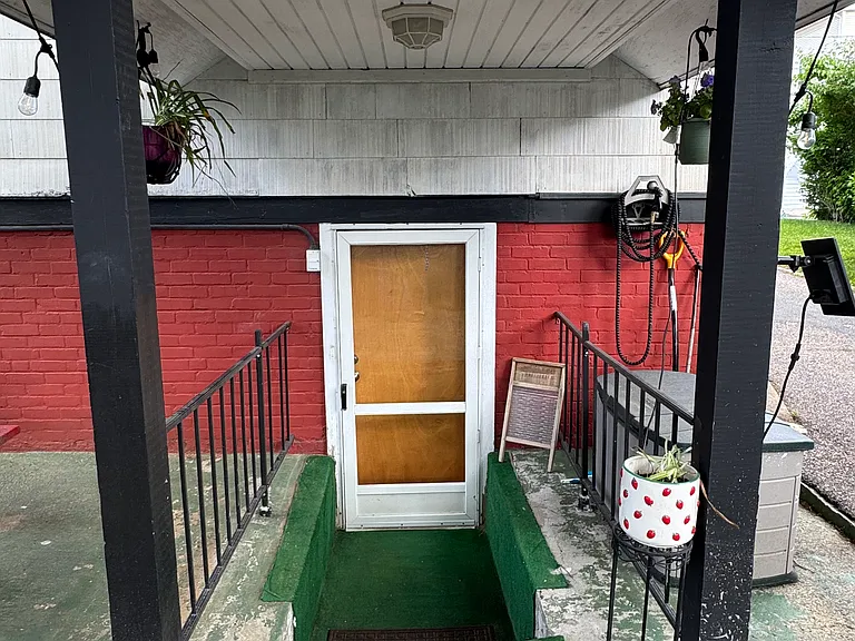148 Summit St — Photo 17