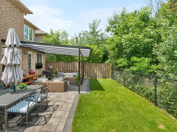 2279 Pathfinder Dr, Burlington, ON L7L 6N1