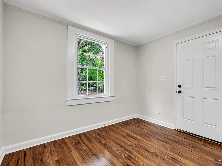 1320 W Friendly Ave — Photo 21
