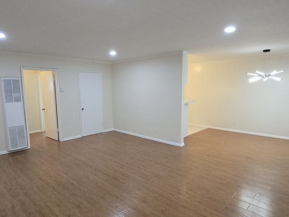5th image of 4222 Longridge Ave APT 3
