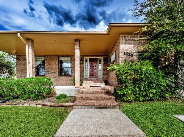 1623 Green Briar Dr, Huntsville, TX 77340