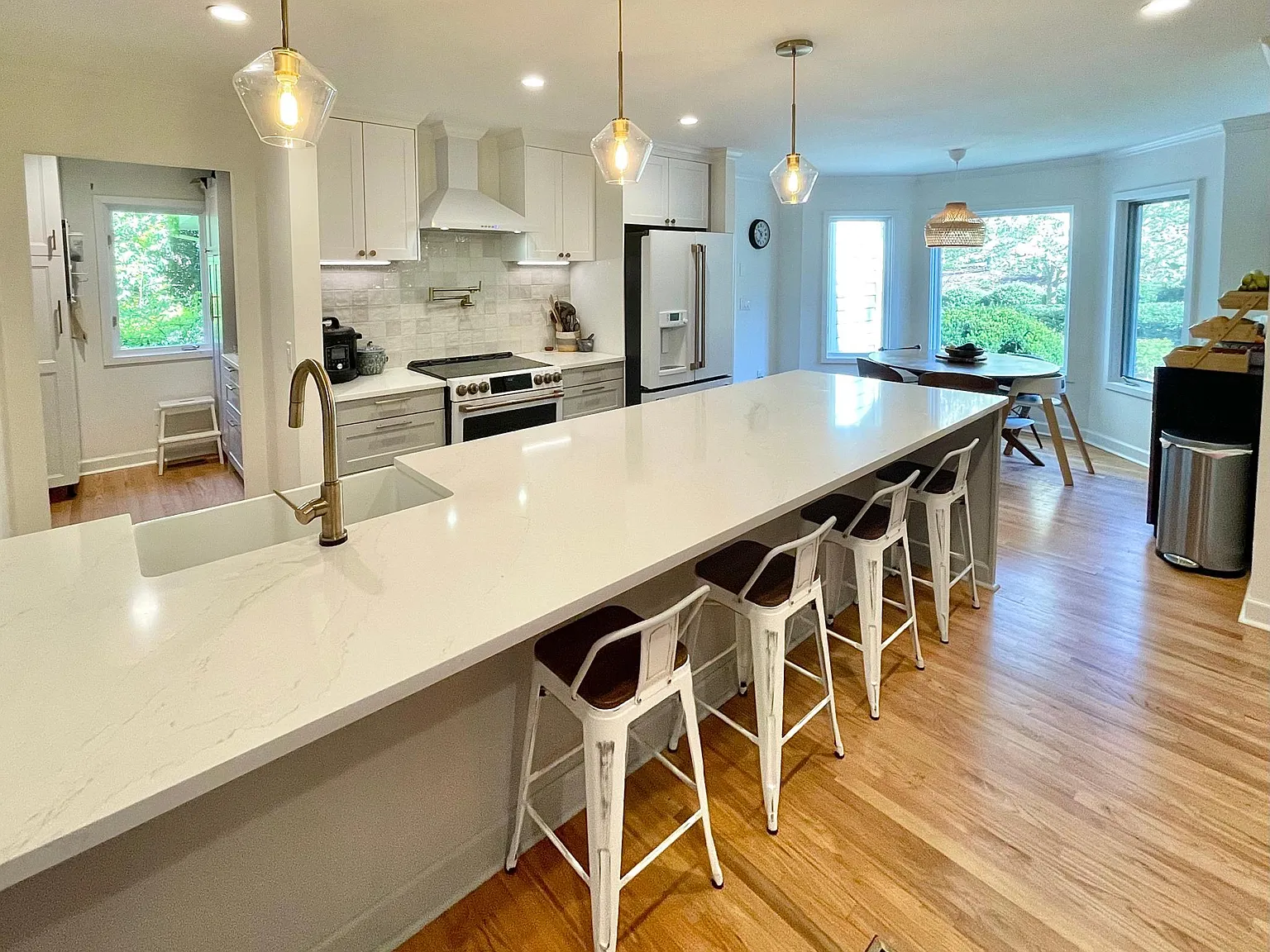4 bed, 3.5 bath, 3200 sqft, $4,800 — Photo 4