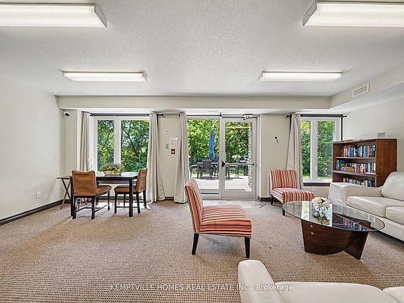 4th image of 398 Van Buren St #106