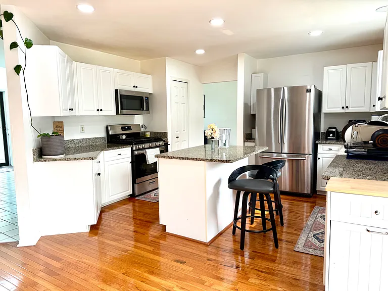 24605 Millcreek Dr — Photo 42