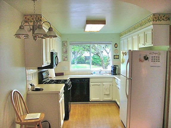 Kitchen with Eating Area