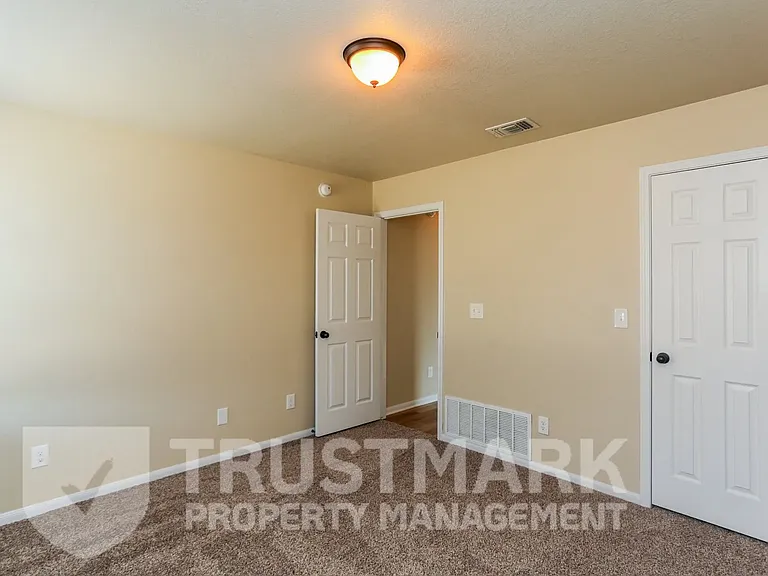 401 W Libra Dr — Photo 22