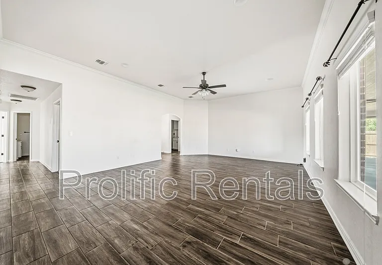 5301 Primavera Ln — Photo 16