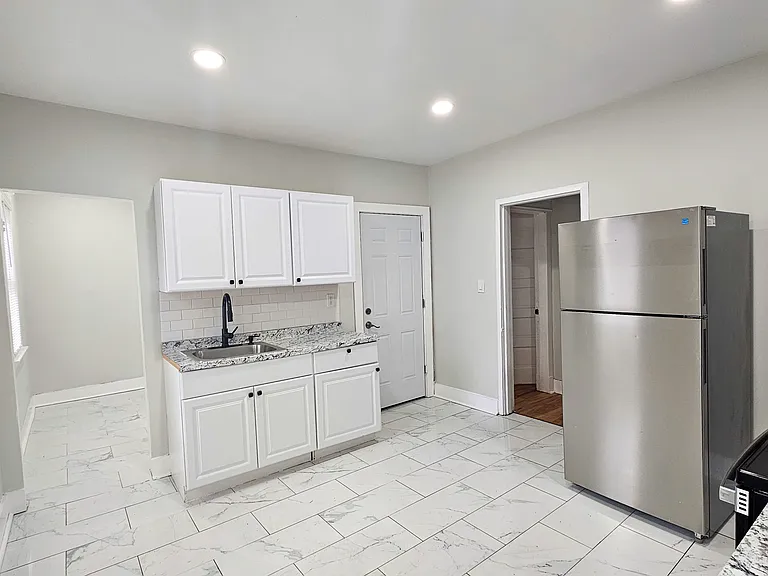 370 Shelton Ave #2B — Photo 2