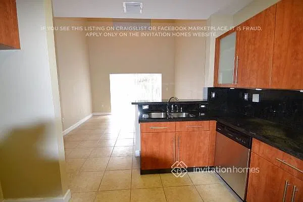 10910 NW 67th Ter Doral, FL 33178 — Photo 4