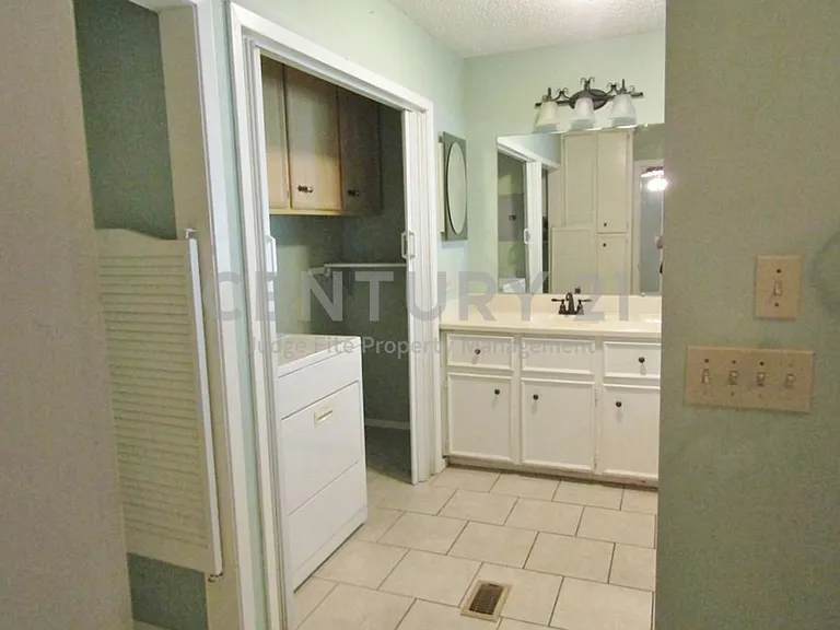 1117 Woodland Trl — Photo 10