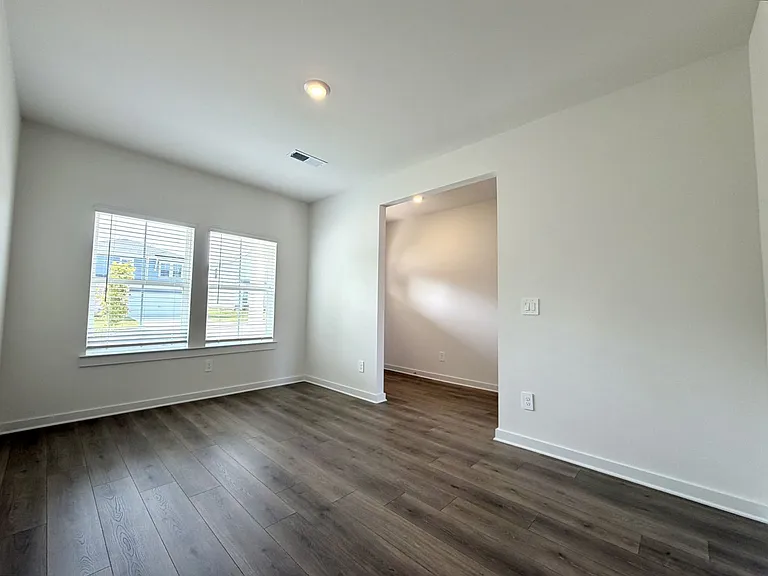 2372 Woodmeadow Dr — Photo 15