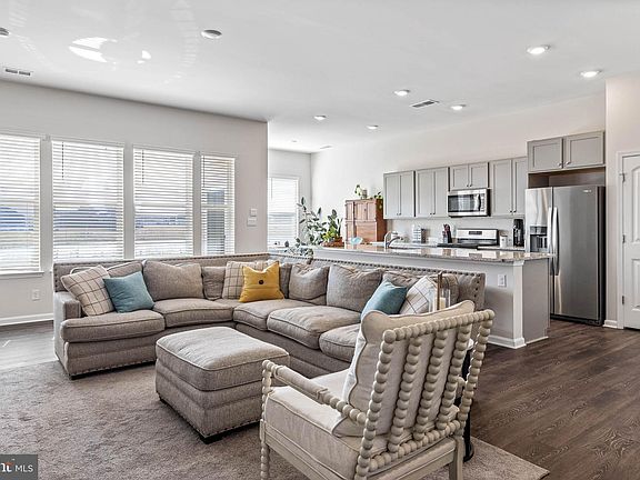 5th image of 30694 Waterfront Dr