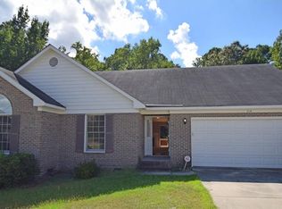 518 Foxdenton Pl, Fayetteville, NC 28303