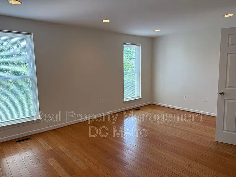 1125 Harvard St NW #R — Photo 8